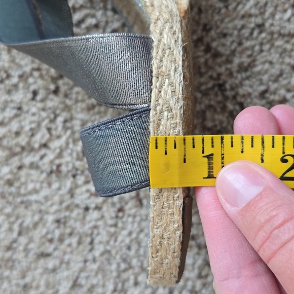 Andre Assous sz 8.5 Pewter Paloma Sandals - Picture 14 of 14